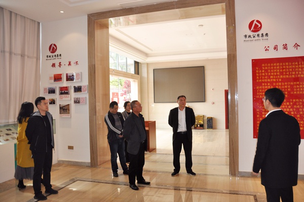 青云譜區(qū)政協(xié)黨組副書記陳忠良南昌市政建設集團轉(zhuǎn)作風優(yōu)環(huán)境陽光驛道走訪6001.jpg