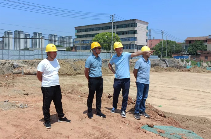 黎德義到廣州路東延工程、昌東三路道路建設(shè)工程開(kāi)展安全質(zhì)量檢查