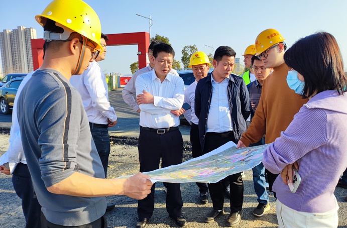 市政公用集團(tuán)劉順保到朱橋東路項(xiàng)目、昌東三路項(xiàng)目、秦坊安置房項(xiàng)目調(diào)研