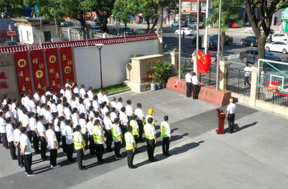 南昌市政建設集團黨員突擊隊授旗儀式 推進老城區燃氣設施更新改造