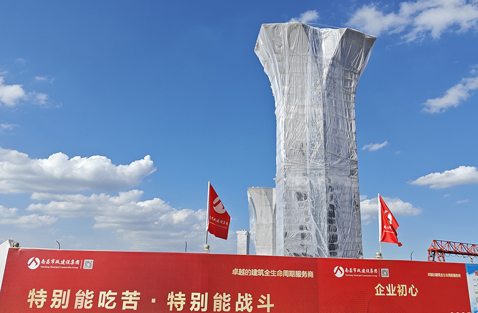 深圳大道互通立交項目鏡面墩柱工藝揭秘 定制不銹鋼模板誤差控制在2mm內