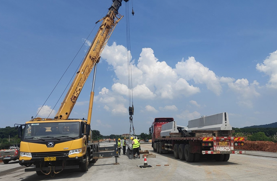 市政遠大裝配式防撞護欄首次應用于G320國道 開啟綠色建造新征程